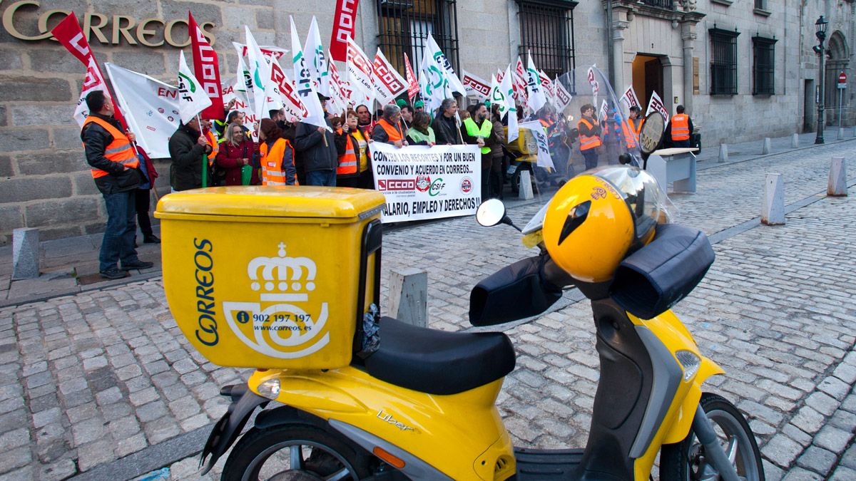 Imagen de una jornada de huelga de Correos en 2015. | ICAL