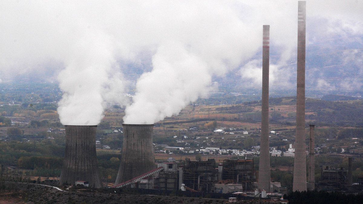 Imagen de archivo de la Central Térmica de Compostilla, en Cubillos del Sil. | CÉSAR SÁNCHEZ