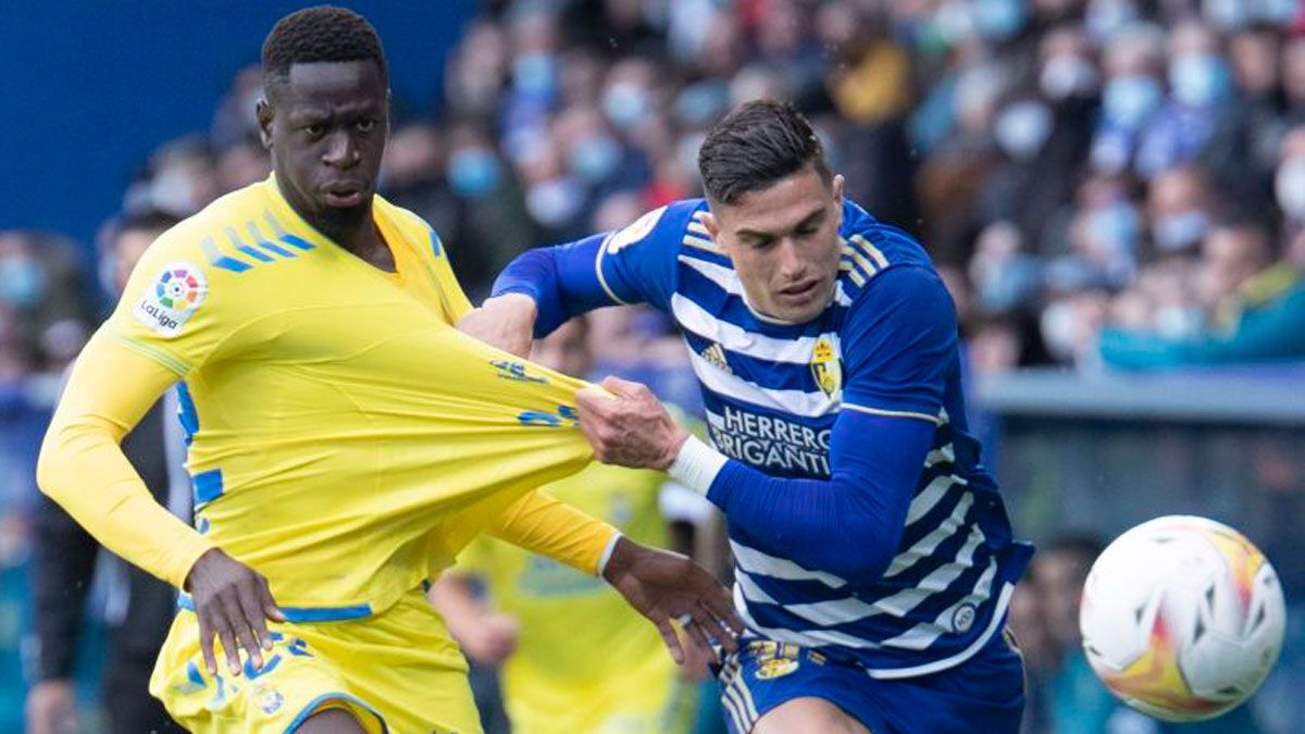 Enrich pugna por un balón durante el último encuentro frente a Las Palmas. | LALIGA