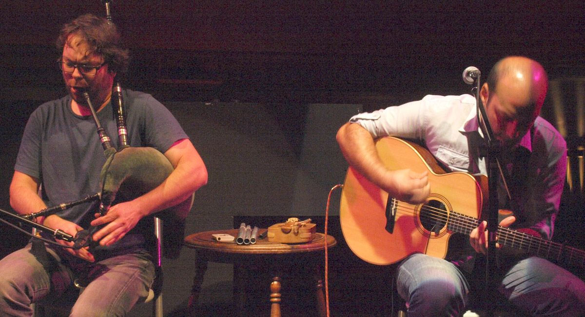 Rodrigo y Diego son los integrantes del grupo Tarna, que recientemente ofreció un recital en Ponferrada.