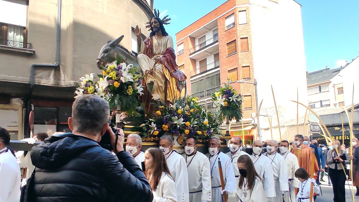 La Borriquilla, a su paso por la plaza del Cristo. | D.M.