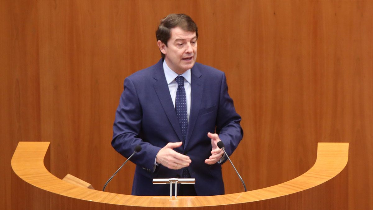 Alfonso Fernández Mañueco durante el debate de investidura. | RUBÉN CACHO / ICAL