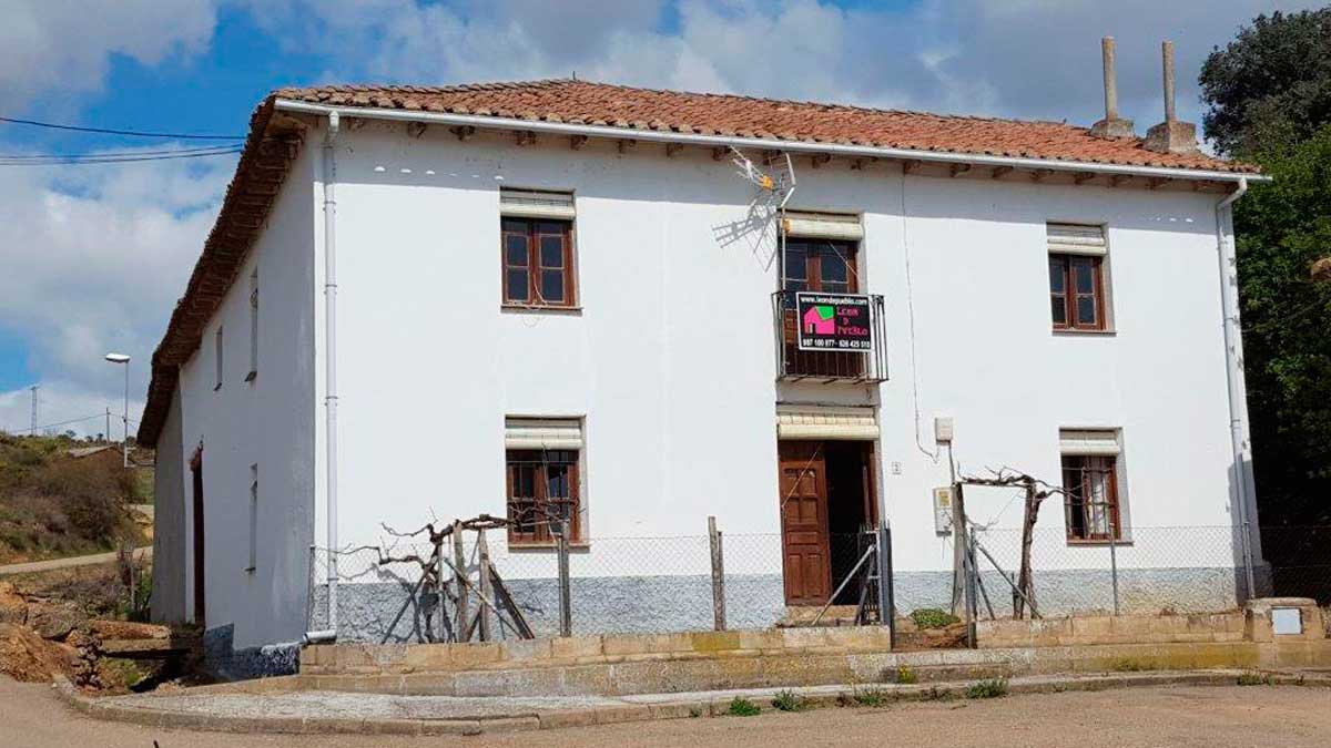 Imagen de archivo de una casa en venta en el medio rural. | L.N.C.