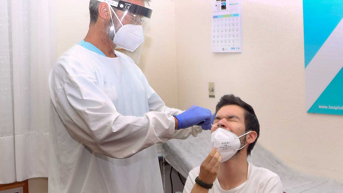 Realización de un test de diagnóstico del Covid. | ICAL