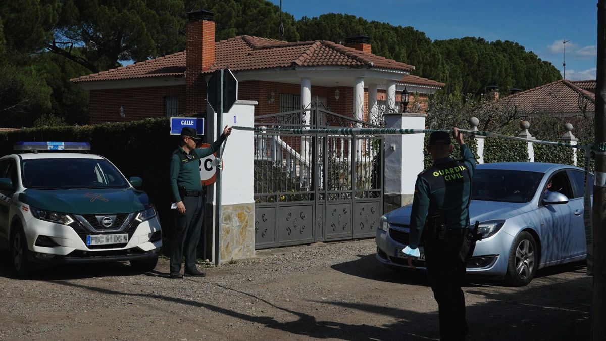 La Guardia Civil registra la casa de Óscar en Traspinedo. | MIRIAM CHACÓN / ICAL
