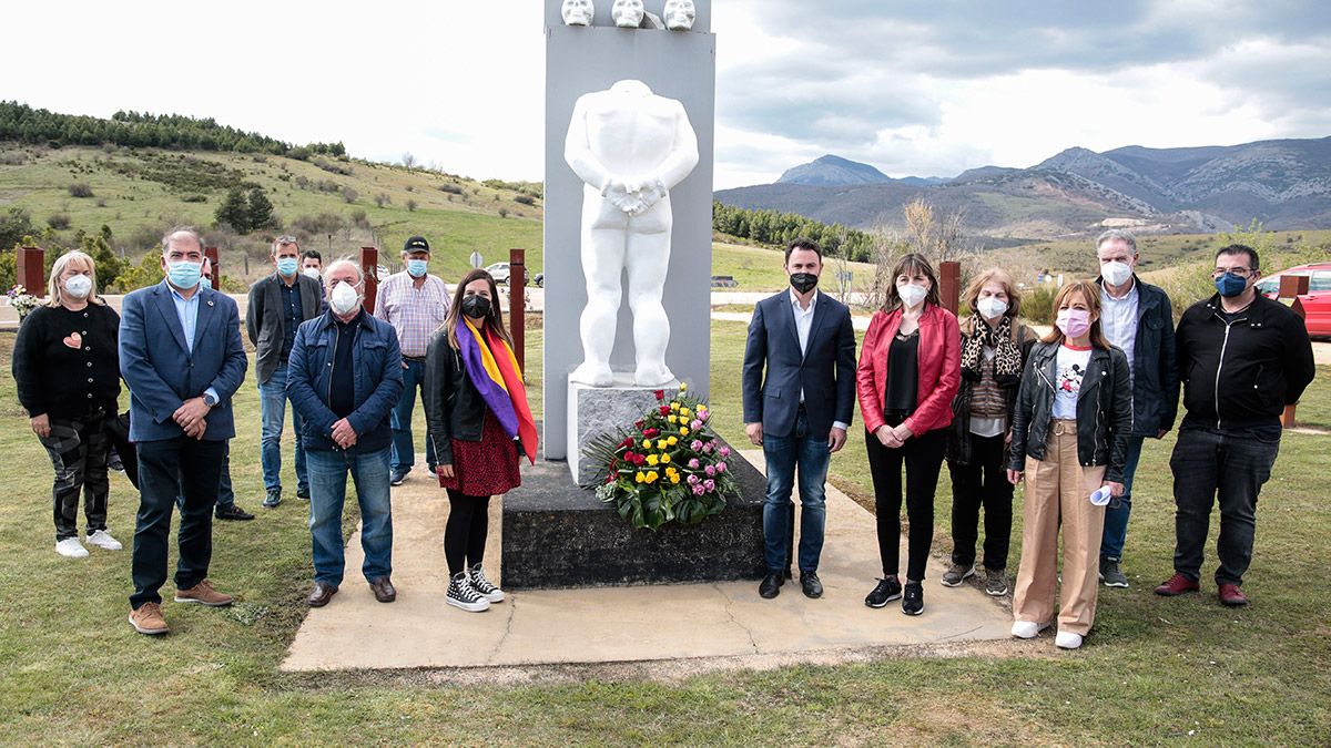 Imagen del homenaje a los represaliados del franquismo en el 21021. | ICAL Imagen del homenaje a los represaliados del franquismo en el 21021. | ICAL
