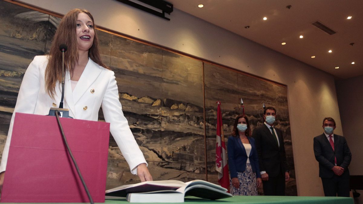 Ester Muñoz, en el momento de su toma de posesión. | CAMPILLO / ICAL Ester Muñoz, en el momento de su toma de posesión. | CAMPILLO / ICAL