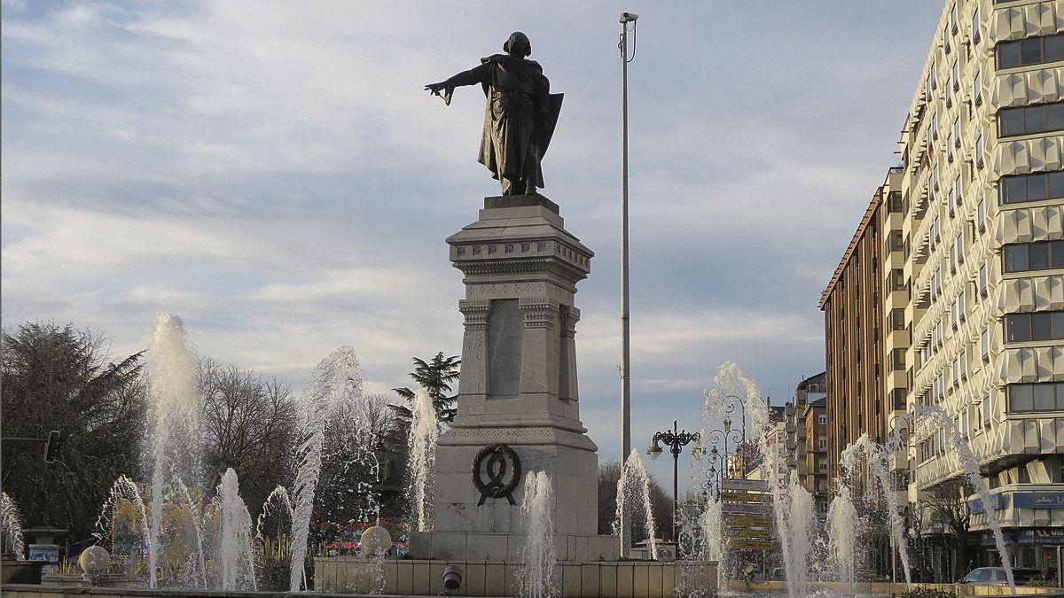 Estatua de Guzmán (El Bueno) en la plaza del mismo nombre.