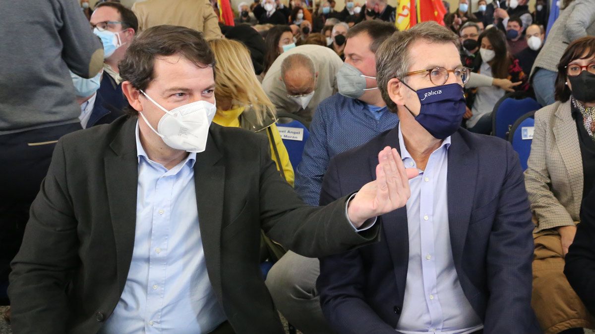 Mañueco y Feijóo durante un acto en Ponferrada. | RUBÉN CACHO / ICAL