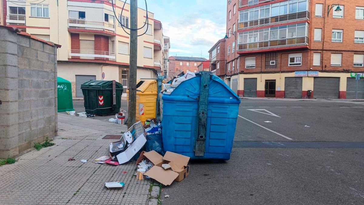 Imagen de unos contenedores en la zona de Michaisa. | L.N.C. Imagen de unos contenedores en la zona de Michaisa. | L.N.C.