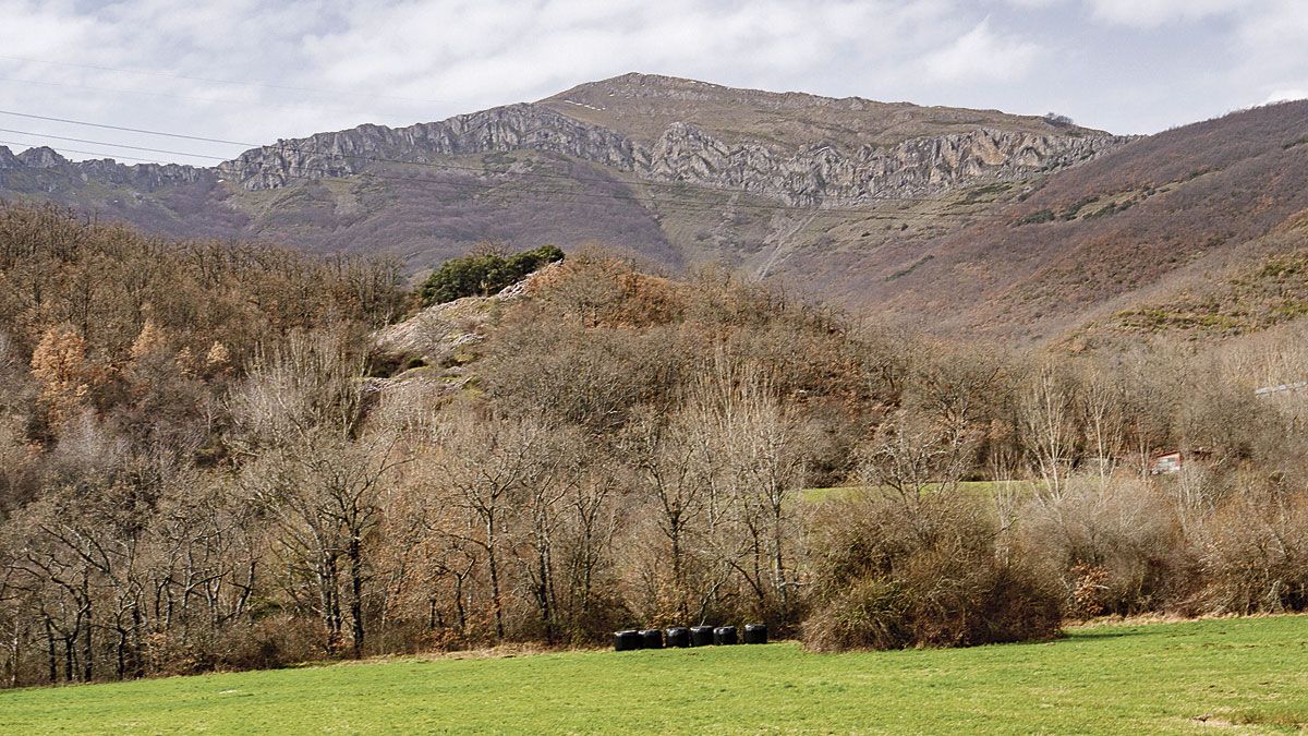 Vista del Fontañán desde el camino. | VICENTE GARCÍA