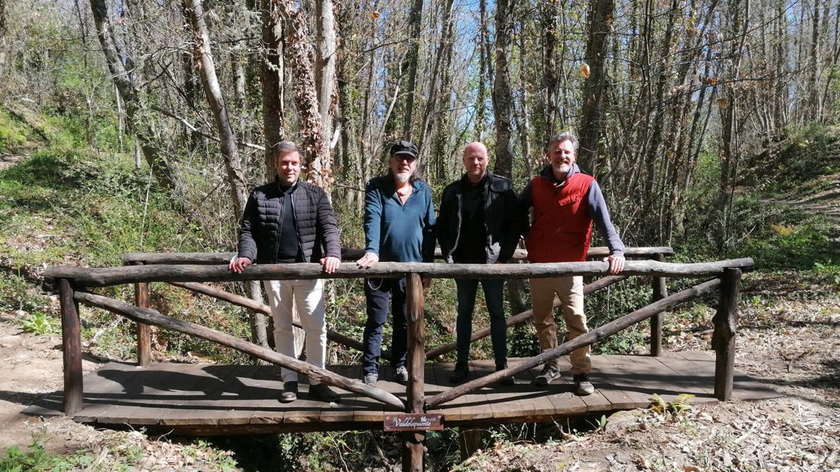 Iván Alonso, el artesano Antuán, Pablo Linares, e la Asociación Berciana de Agricultores, y Nicolás de la Carrera. | L.N.C.