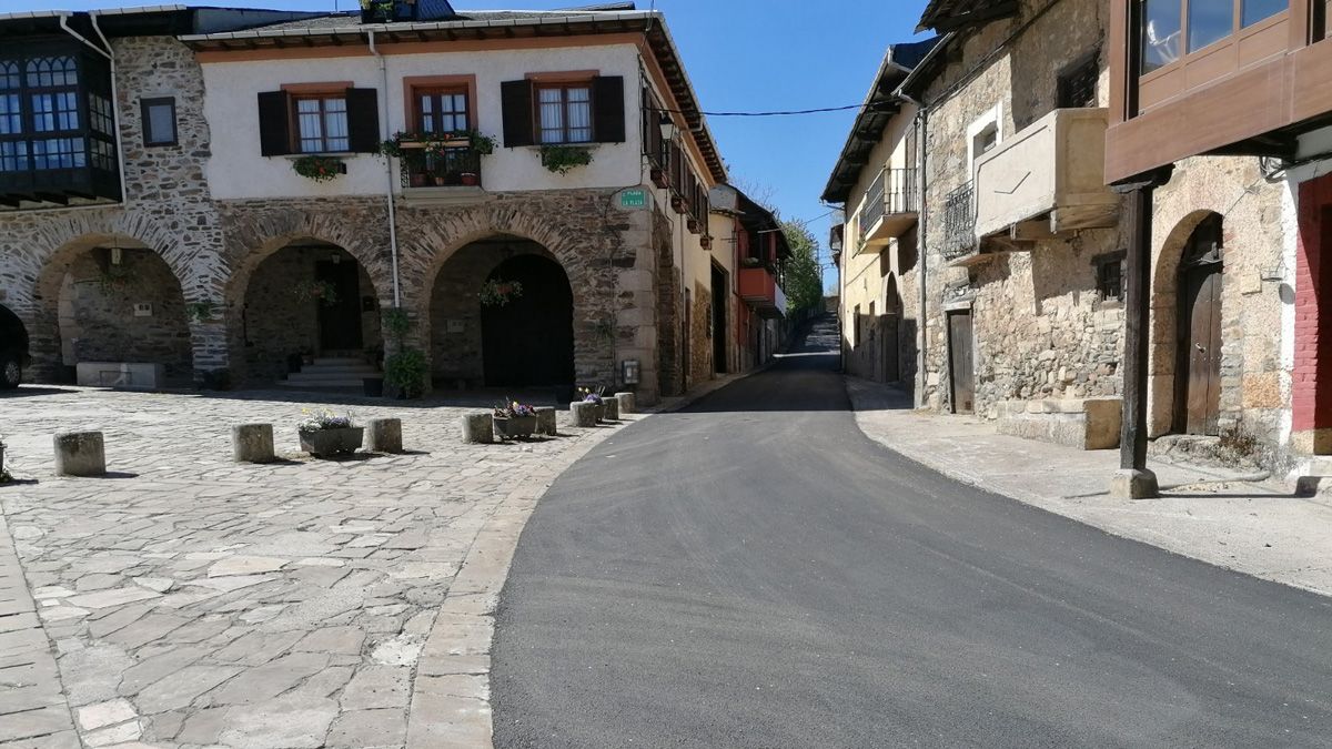 Imagen de la obra finalizada en la travesía de Salas de los Barrios.