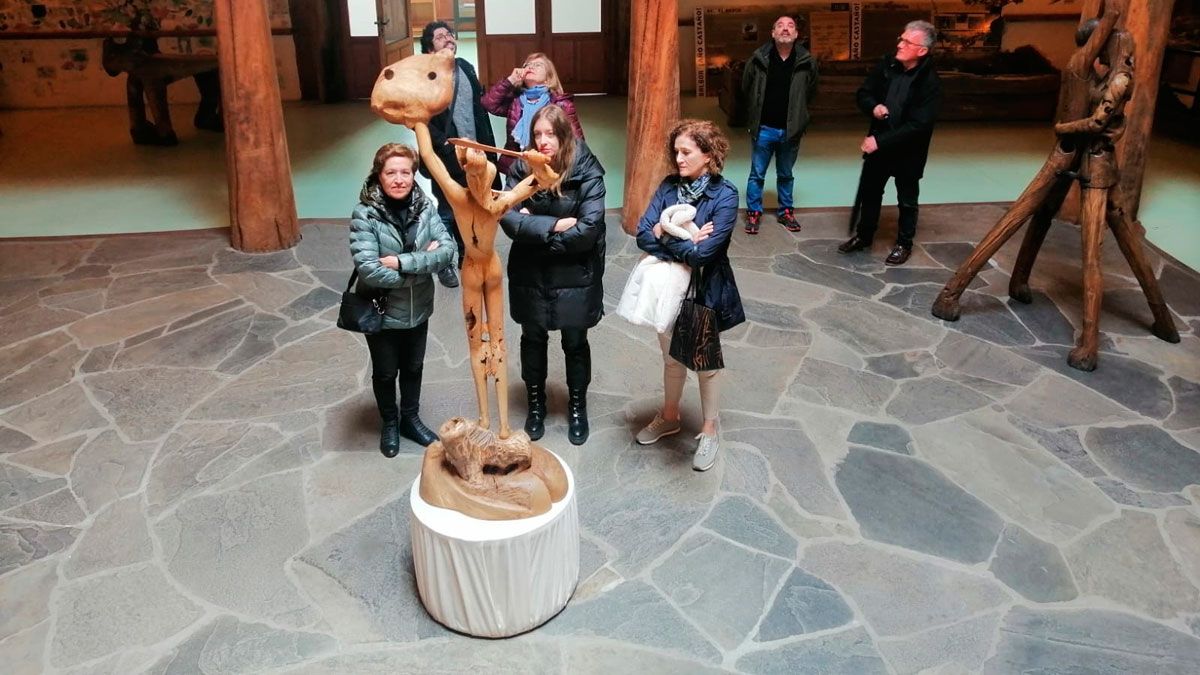 Muñoz en su visita a la Casa de las Gentes para realizar la Comisión de Patrimonio.