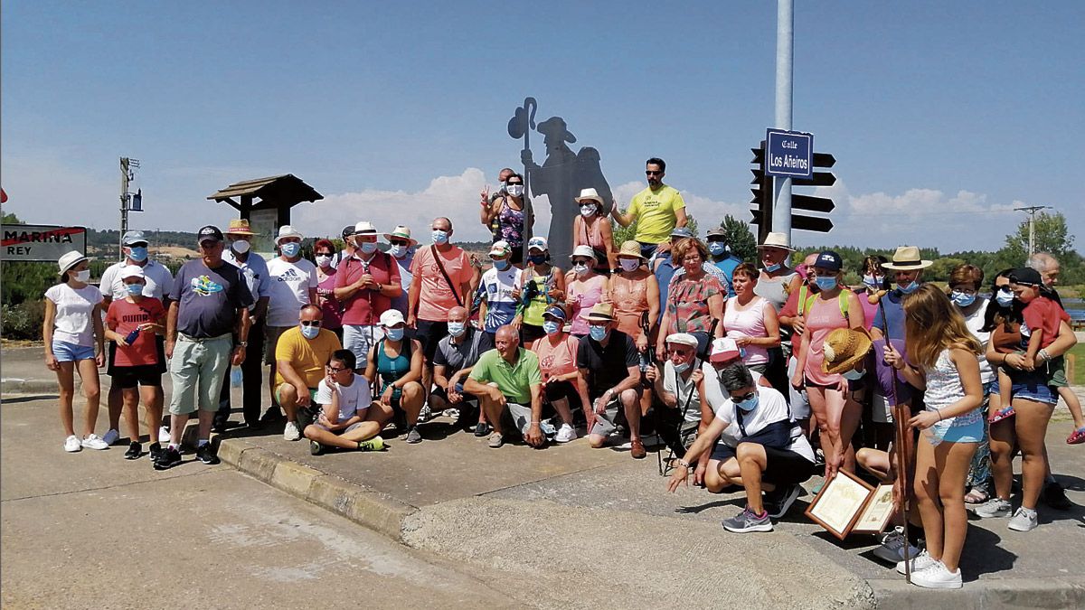 Imagen del final de la Iª Marcha, en la orilla del Órbigo, justo donde comenzará este año la II Marcha.