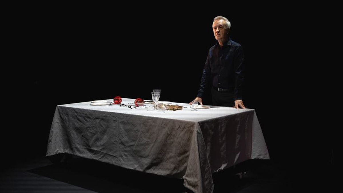 Carlos Hipólito, en una de las escenas de ‘Oceanía’. | L.N.C Carlos Hipólito, en una de las escenas de ‘Oceanía’. | L.N.C