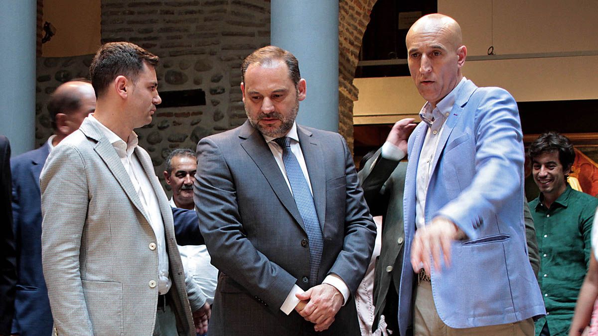 Javier Alfonso Cendón, José Luis Ábalos y José Antonio Diez. | ICAL Javier Alfonso Cendón, José Luis Ábalos y José Antonio Diez. | ICAL