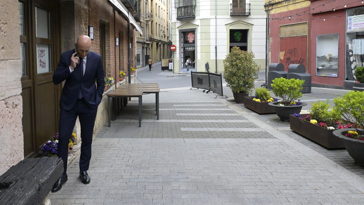 El alcalde de León, José Antonio Diez, instantes antes de participar en la comida con empresarios del CEL. | MAURICIO PEÑA