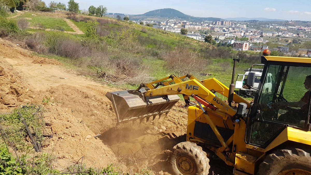 Obras en el Camino del Gato, entre el Puente Boeza y Otero. | L.N.C