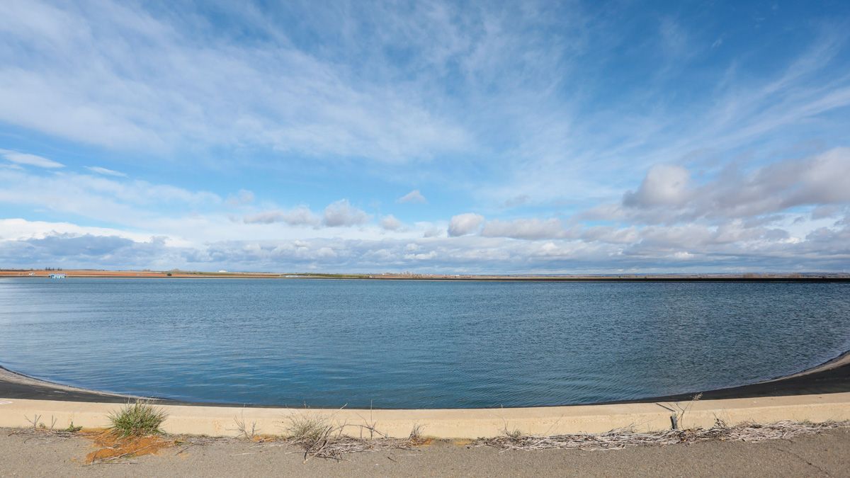 Una de las balsas situada en la zona regable del Canal Bajo de Payuelos en una imagen de archivo. | ICAL