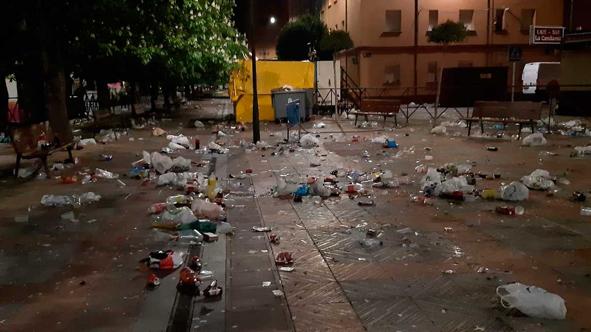 Las calles de El Ejido tras la verbena del domingo. | L.N.C.