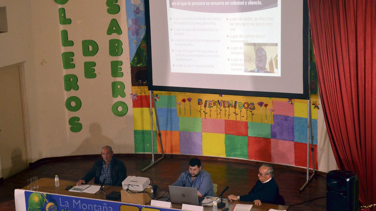 Inauguración de la Semana Cultural de Olleros con la presencia del obispo por videoconferencia. | F.FERNÁNDEZ