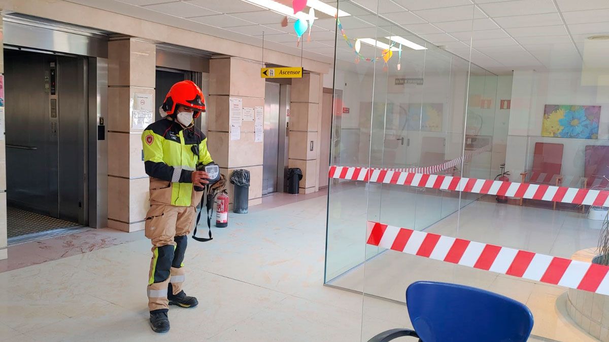 Actuación de los Bomberos en el incendio que se produjo en la residencia. | BOMBEROS PONFERRADA