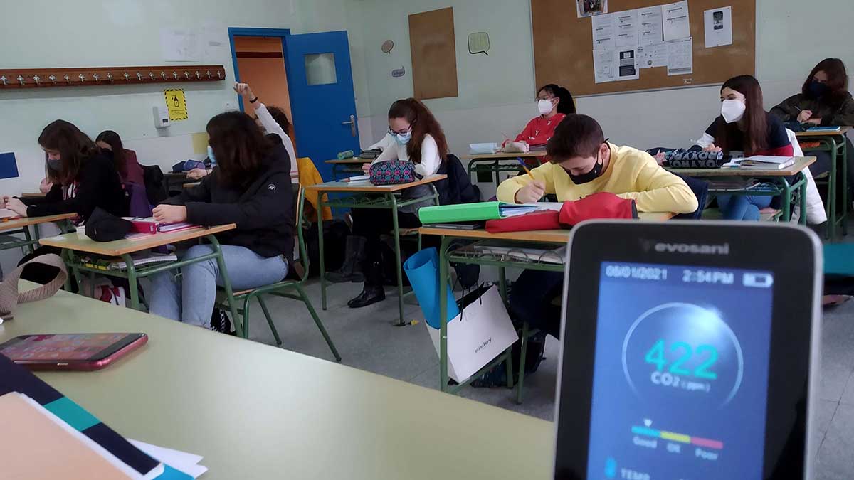 Un medidor utilizado en el entorno educativo para controlar la ventilación durante la pandemia. | ICAL