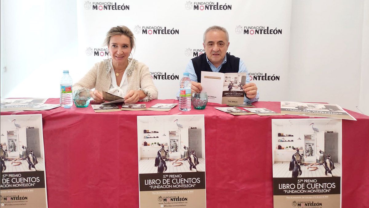 María-Victoria Seco y Dionisio Domínguez en la presentación este jueves del 57 Premio Libro de Cuentos de la Fundación MonteLeón.