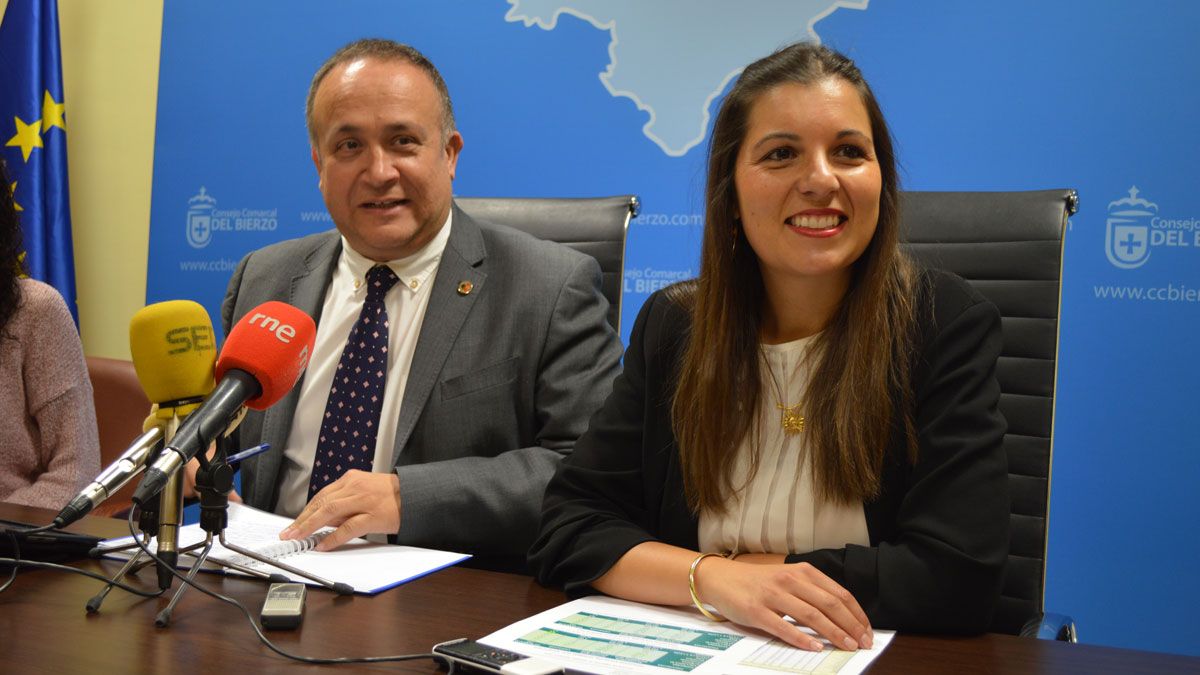 Gerardo Álvarez Courel y Soraya Mayo, este jueves en rueda de prensa en el Consejo Comarcal. | L.N.C.