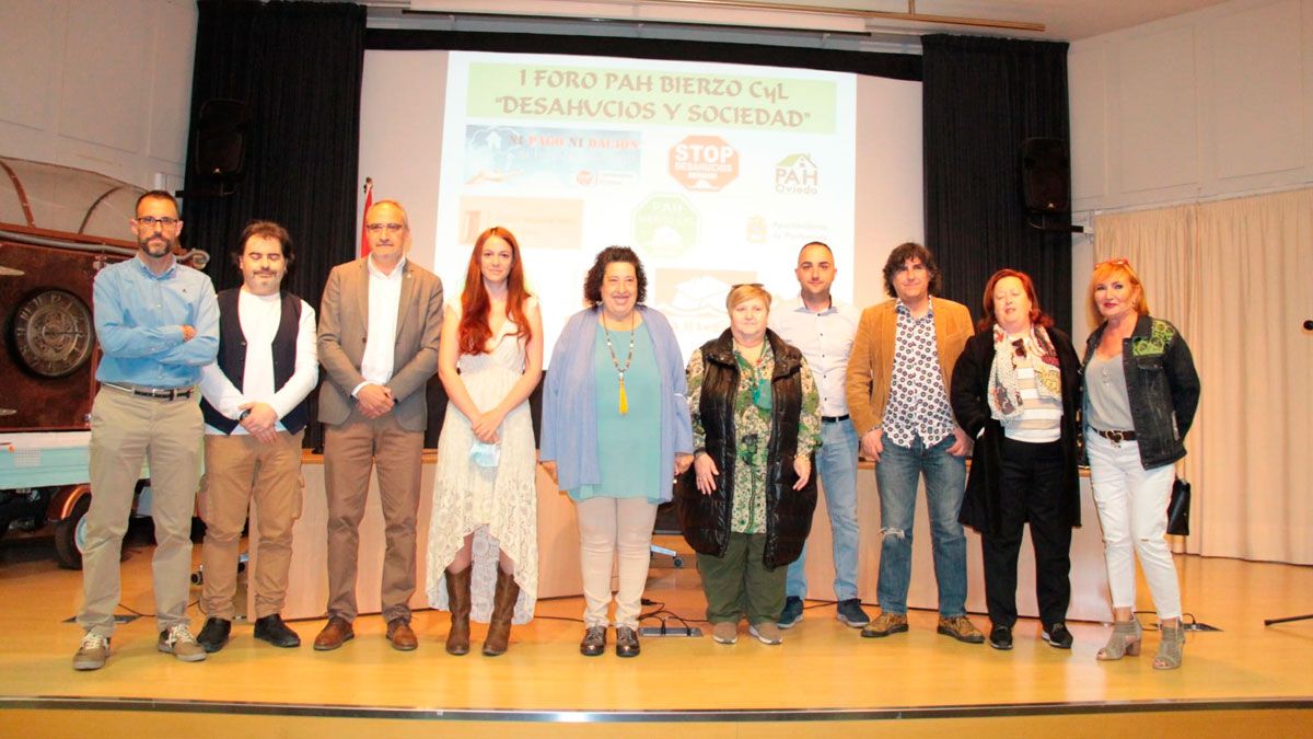 Participantes en el foro que tuvo lugar en la Casa de la Cultura de Ponferrada. Participantes en el foro que tuvo lugar en la Casa de la Cultura de Ponferrada.