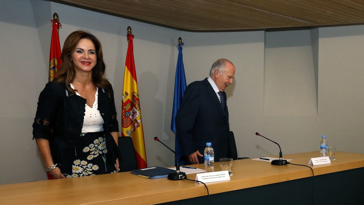 Silvia Clemente y Javier Amoedo, este jueves en la sede del Procurador del Común, en León. | ICAL