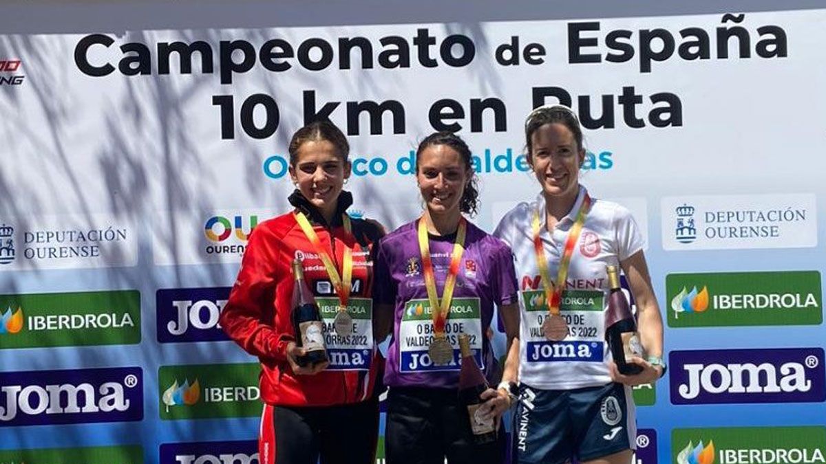 Marta García, a la izquierda, subcampeona de España de 10 kilómetros.  | RFEA