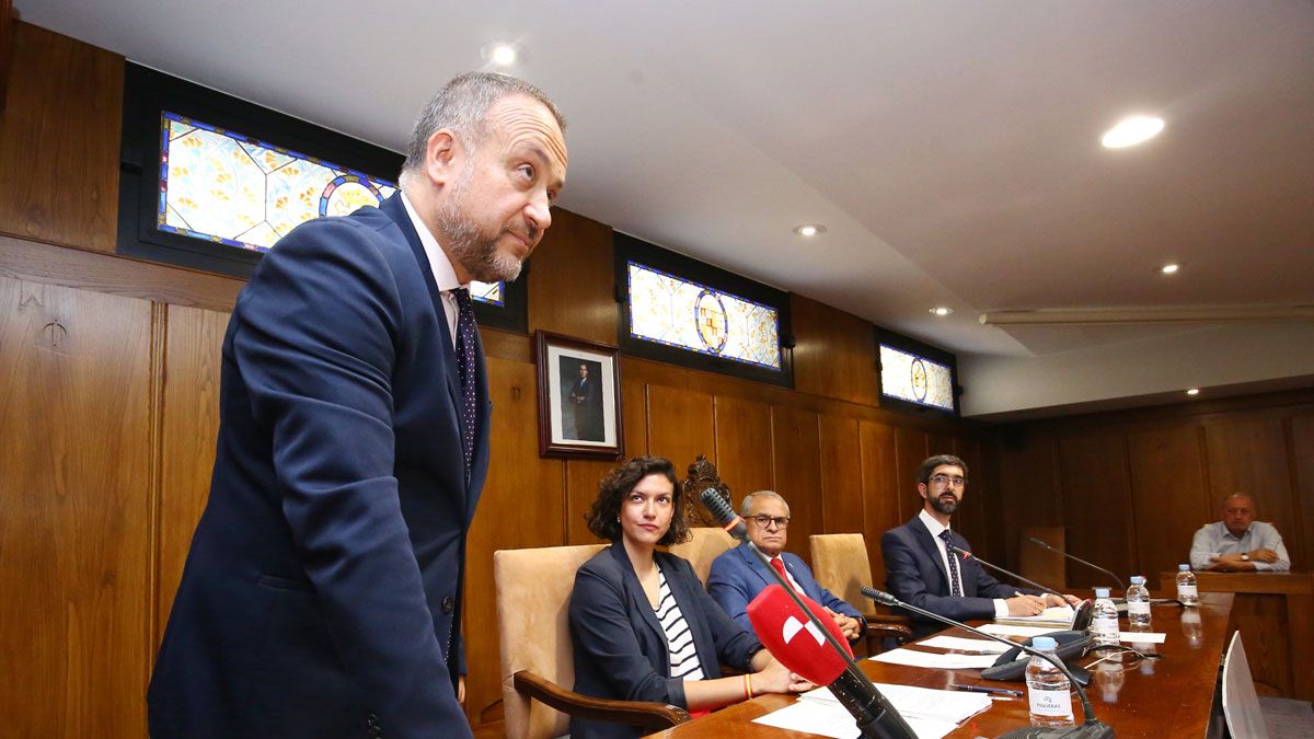 Uno de los plenos del Consejo Comarcal en una foto de archivo. | MAR IGLESIAS