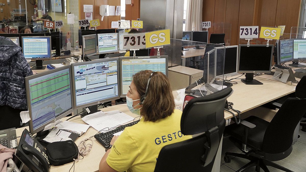 Sala de operaciones del Servicio de Emergencias 1-1-2 en Valladolid. | ICAL