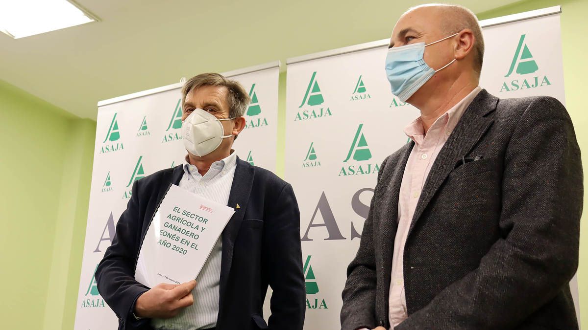 El presidente de Asaja León, Arsenio García Vidal, y el secretario general, José Antonio Turrado. | ICAL