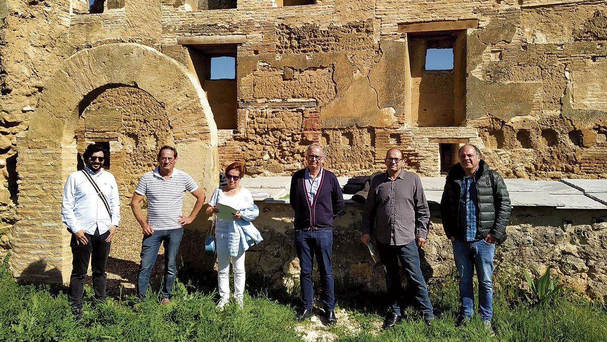 Responsables de las obras y de la Junta en el Monasterio de Sandoval. | L.N.C.