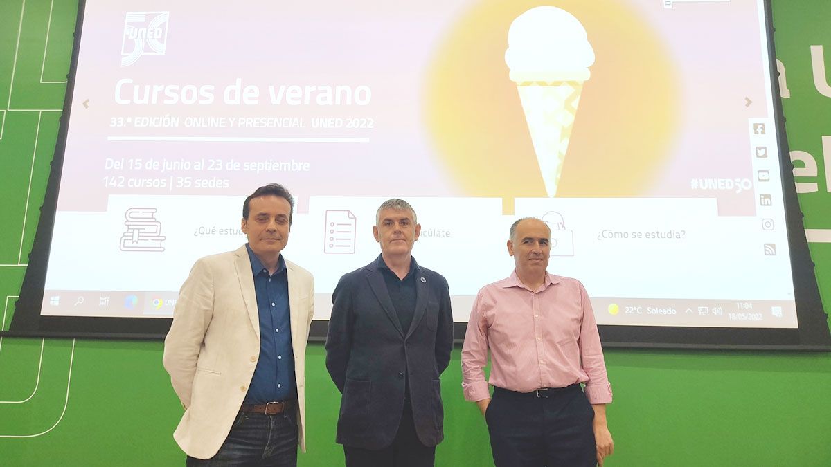 Carlos Fidalgo, Jorge Vega y Francisco Balado presentando los cursos este miércoles. | D.M.