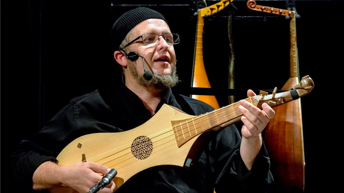 Jota Martínez es el director del Ensemble Alfonsí.