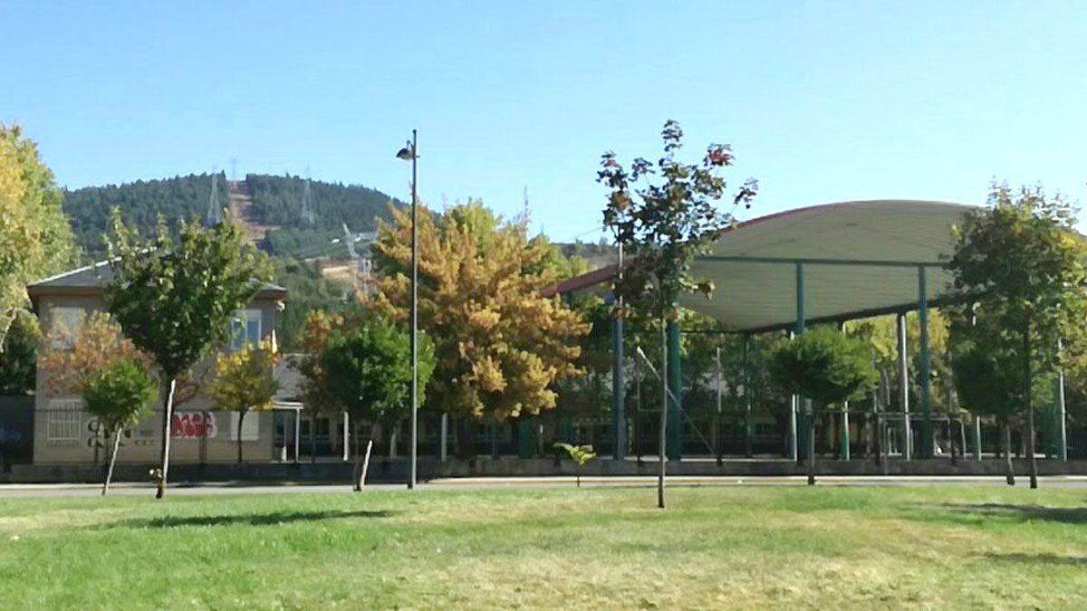 Imagen exterior del Colegio Público de Compostilla.
