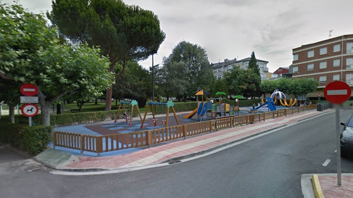 Plaza del Parque de Cacabelos, donde se mejorarán elementos del parque.