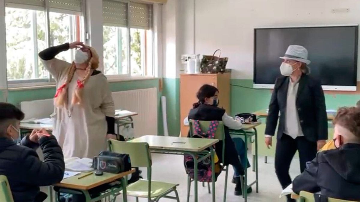 Una de las 'Invasiones teatrales' representadas en el IES Fernando I. | L.N.C.