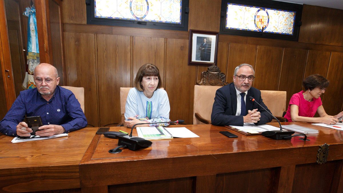 Olegario Ramón y concejales, en la rueda de prensa de presentación del proyecto este jueves. | Ical Olegario Ramón y concejales, en la rueda de prensa de presentación del proyecto este jueves. | Ical