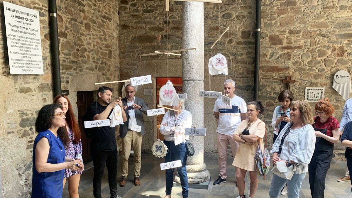 Imagen de la inauguración de la muestra, que estará visitable hasta el 20 de junio.