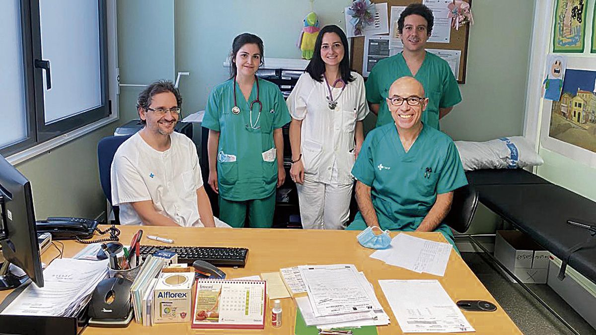 Santiago Vivas (abajo a la derecha) junto a parte de su equipo. | L.N.C.