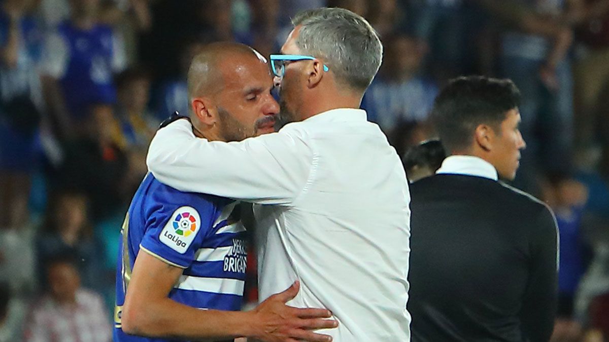 Bolo consuela a Yuri tras la derrota frente al Leganés. | LALIGA