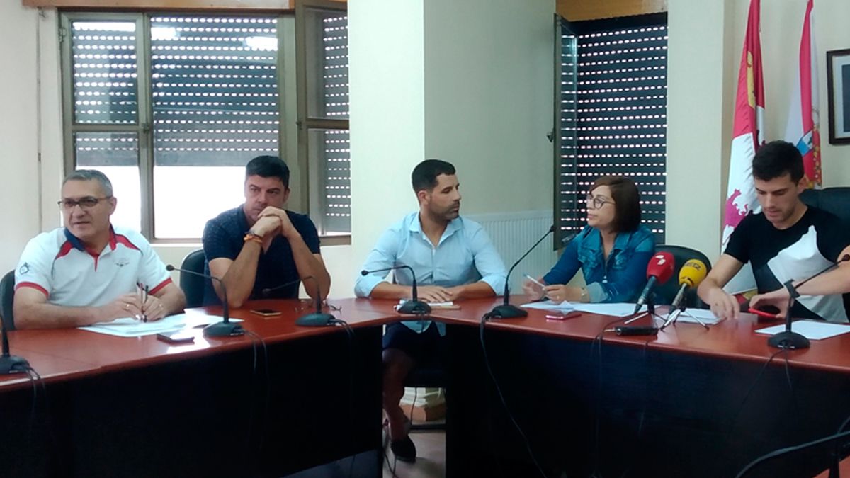 Uno de los plenos en Cacabelos. | M.I.
