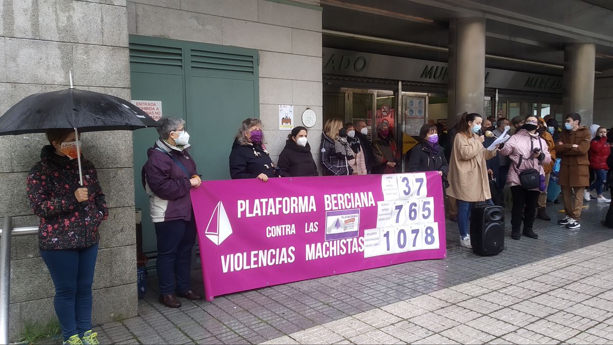 Imagen de archivo de una de las manifestaciones de la Plataforma en su acción 'Sábados sin sol'.