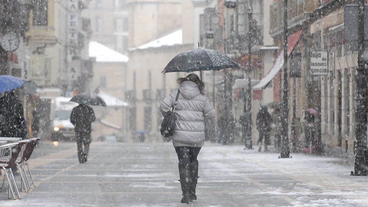 Este jueves se alcanzarán los 15 centímetros de nieve en áreas de montaña de la provincia. | MAURICIO PEÑA