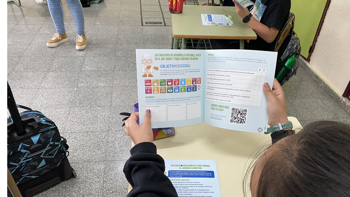 alumnos de Primaria de Toral en uno de los talleres de sostenibilidad. | L.N.C.